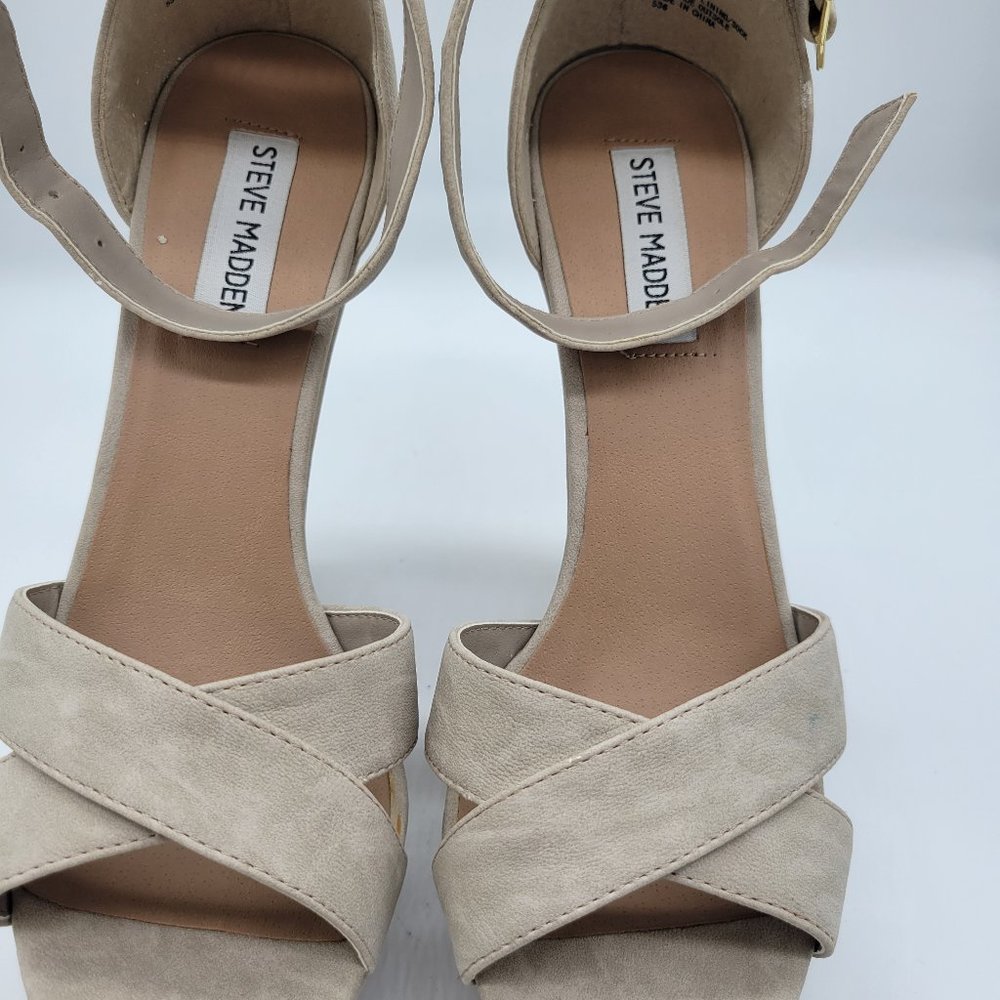Steve Madden Xenon Bone Wedge Size 9 in box wear on tip and smudge on heel